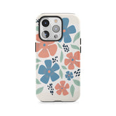 Koral i niebieskie kwiaty